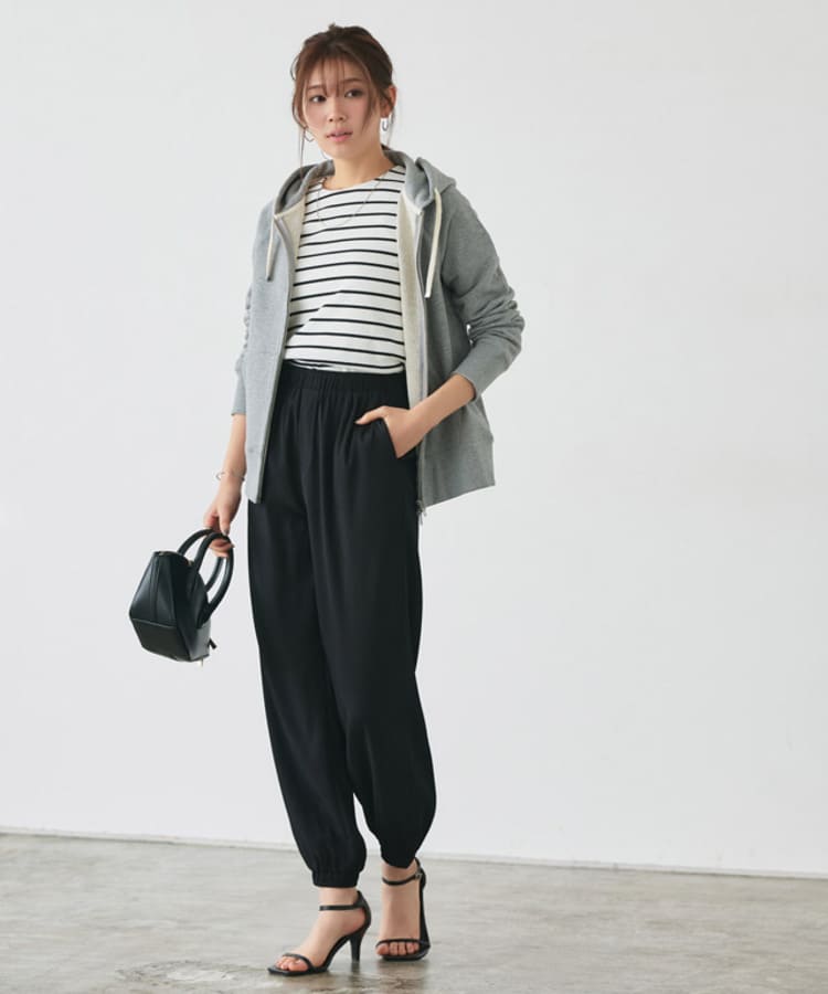 Pierrotの大人カジュアルなパーカーコーデ