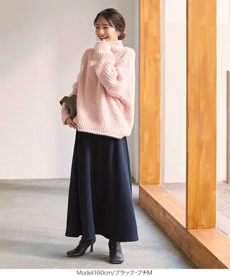 神戸レタスの大人カジュアルな黒スカートコーデ