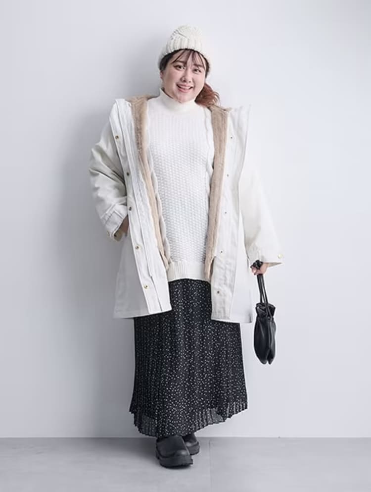 SMILE LANDのぽっちゃり女子向け白コートコーデ