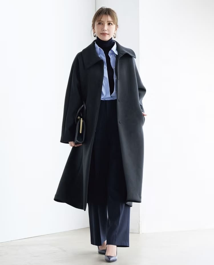 DoCLASSEのオフィスカジュアルなロングコートコーデ