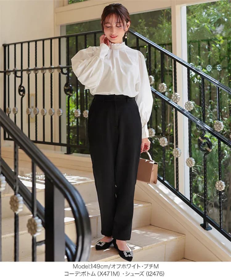 神戸レタスのオフィスカジュアルな黒パンツコーデ