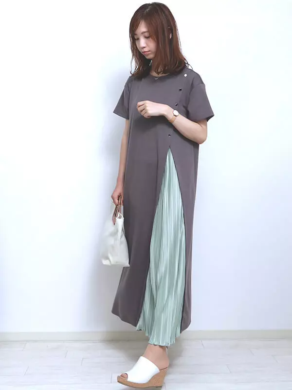 プロ検証 Bou Jeloud ブージュルード のボタン付スリットプリーツワンピースを徹底レビュー プチ研 プチプラファッション研究所