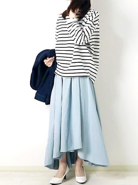 ボーダートップス×フレアスカート×パンプスで爽やか春夏コーデの画像