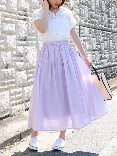 ホワイトレーストップス×ラベンダーロングスカートでレディな夏休みコーデの画像